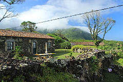ubytování v kamenných domcích Aldeia da Cuada